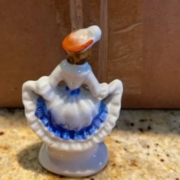 Vintage Miniature Victorian Ladies Figurines, Made in Occupied Japan, - Picture 5 of 7